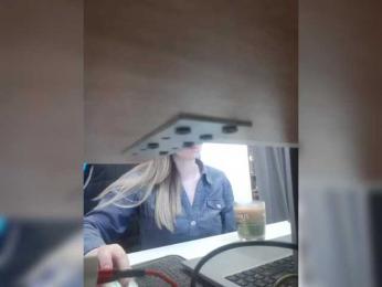 Xo4y-Tpax webcam model stream image