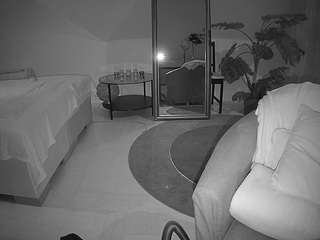 voyeurcam-julmodels-whitebed-6 webcam model stream image