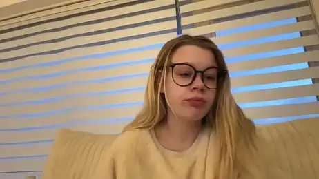 Isabunnyy webcam model stream image