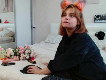 TheSluttyFox webcam bongacams model stream image