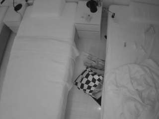 voyeurcam-julmodels-bed-5 webcam model stream image