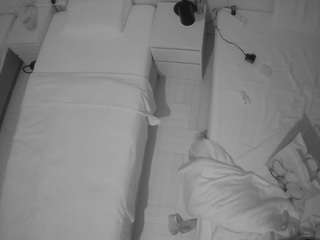 voyeurcam-julmodels-bed-5 webcam model stream image