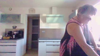 lunaria webcam model stream image