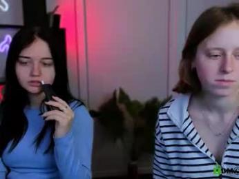 miki_ti webcam model stream image