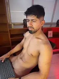 Teaserhoussejj_ webcam model stream image