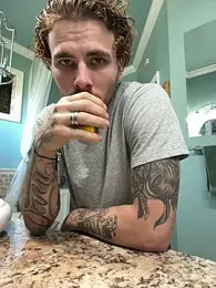 Derrick7799 webcam model stream image