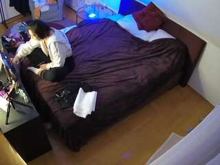 voyeurcam-julmodels-whitebed-2 webcam model stream image