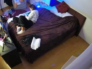 voyeurcam-julmodels-whitebed-2 webcam model stream image