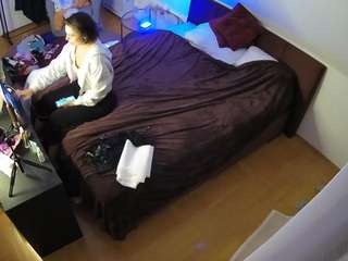 voyeurcam-julmodels-whitebed-2 webcam model stream image