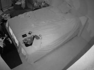 voyeurcam-julmodels-whitebed-2 webcam model stream image