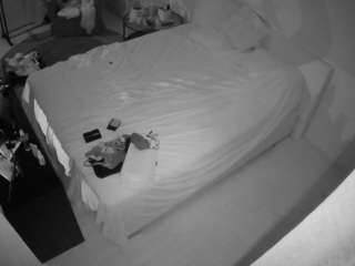 voyeurcam-julmodels-whitebed-2 webcam model stream image