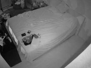 voyeurcam-julmodels-whitebed-2 webcam model stream image