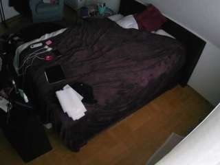 voyeurcam-julmodels-whitebed-2 webcam model stream image