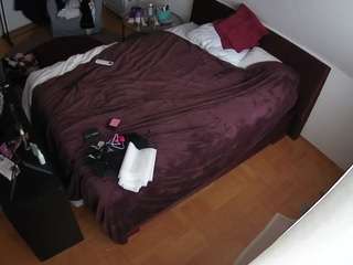 voyeurcam-julmodels-whitebed-2 webcam model stream image