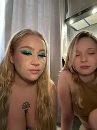 RollDolls webcam model stream image