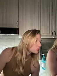 RollDolls webcam model stream image