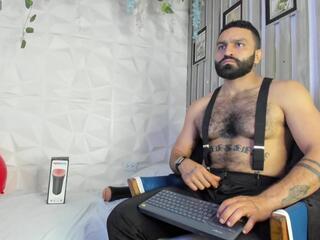 Leonidas M webcam model stream image