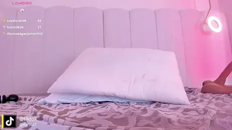 _huge_boobs_ebony webcam model stream image