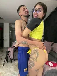 _QaraH webcam model stream image