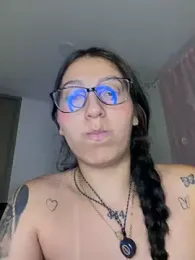 _QaraH webcam stripchat model stream image