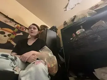 Snowbunnycake_131 webcam model stream image