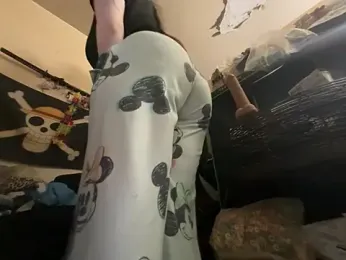 Snowbunnycake_131 webcam model stream image