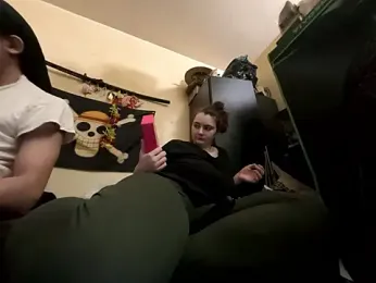 Snowbunnycake_131 webcam model stream image