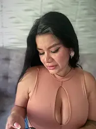 Issane_Peru webcam stripchat model stream image