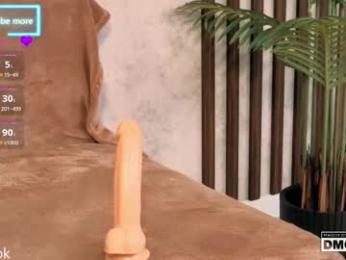 holl1would webcam model stream image