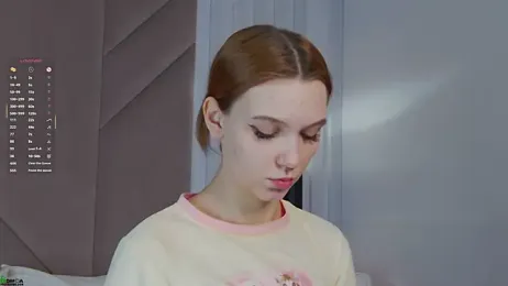 SaraHearts webcam stripchat model stream image