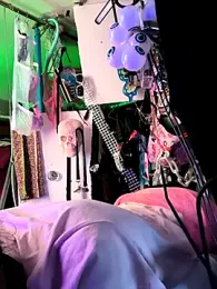 gurlnips webcam model stream image