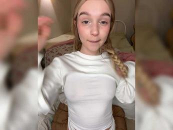 MimiMila webcam model stream image