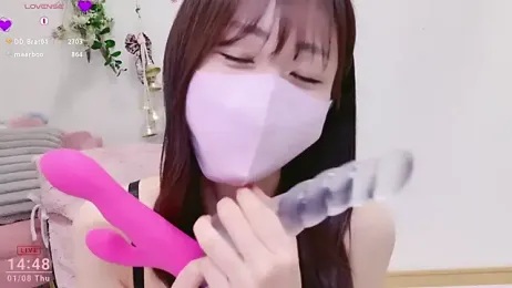 meg_0901 webcam model stream image