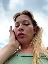 LavenderHot webcam model stream image