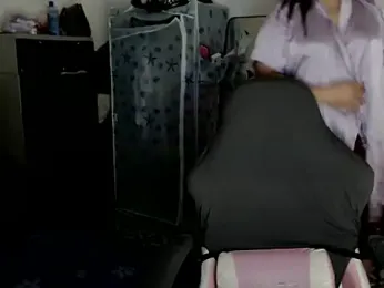 urqueendominant webcam model stream image