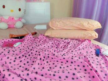 Kuraii webcam model stream image