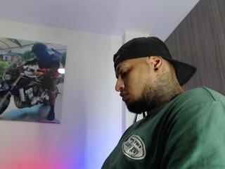 Apolo Strongman webcam model stream image