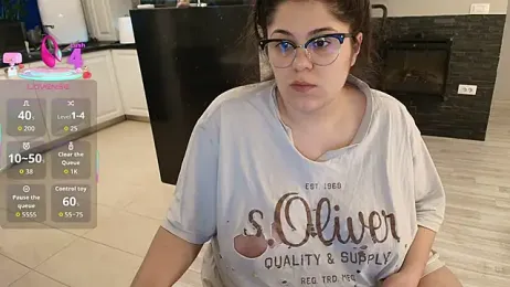 Layla- webcam stripchat model stream image