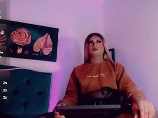 mayka-brunette01 webcam camsoda model stream image