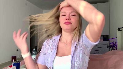 Missfit_ webcam model stream image