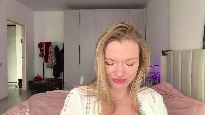 Missfit_ webcam model stream image