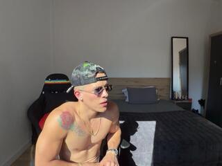 Duncan Collins webcam model stream image