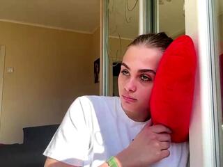 Madelene Harbough webcam model stream image