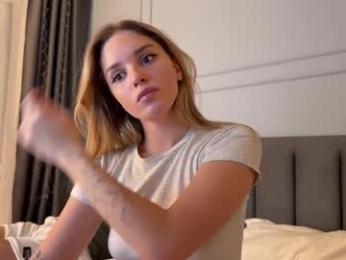 frenzyfoxs webcam model stream image