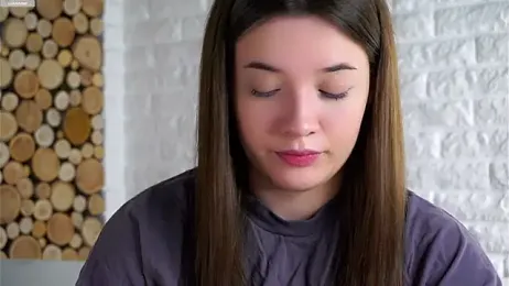 LowOncoming webcam model stream image