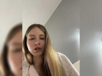 Luxxu webcam model stream image