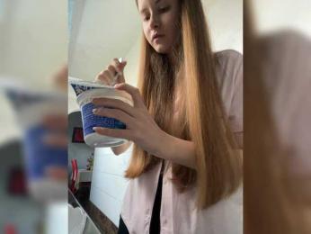 Luxxu webcam model stream image