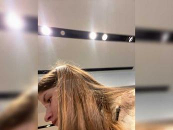 Luxxu webcam model stream image