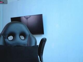 Ahiezer webcam model stream image