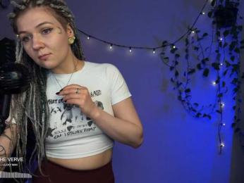 SOVA_tut webcam bongacams model stream image